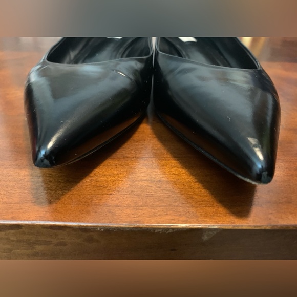 Max Mara black leather with small gold heel in EUC 🥰 - Picture 4 of 8